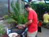 Bernhard beim Grillen